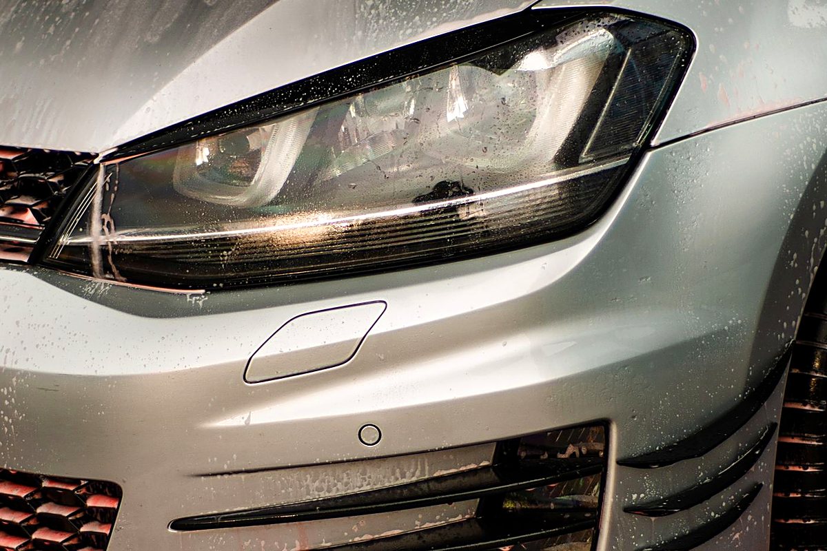 Auto po detailingu — odświeżony, błyszczący lakier